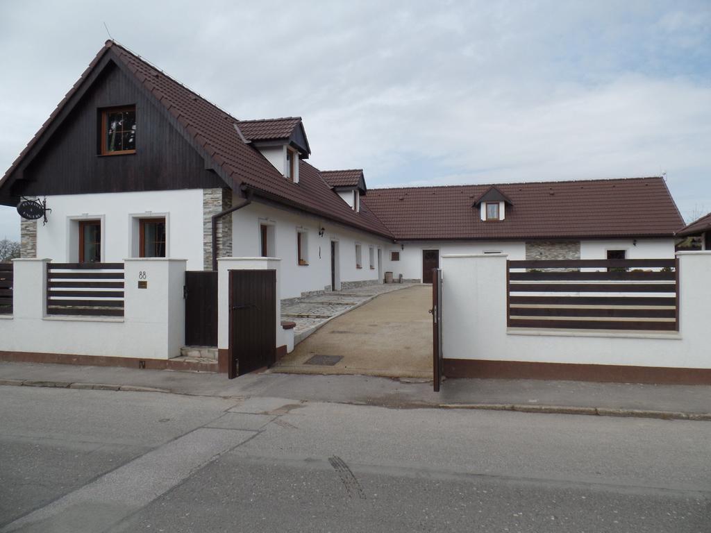 Penzion U Ungeru Detenice Exterior photo